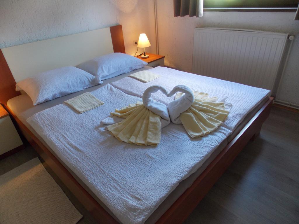 Apartments Smirnov Dreznik Grad Bagian luar foto
